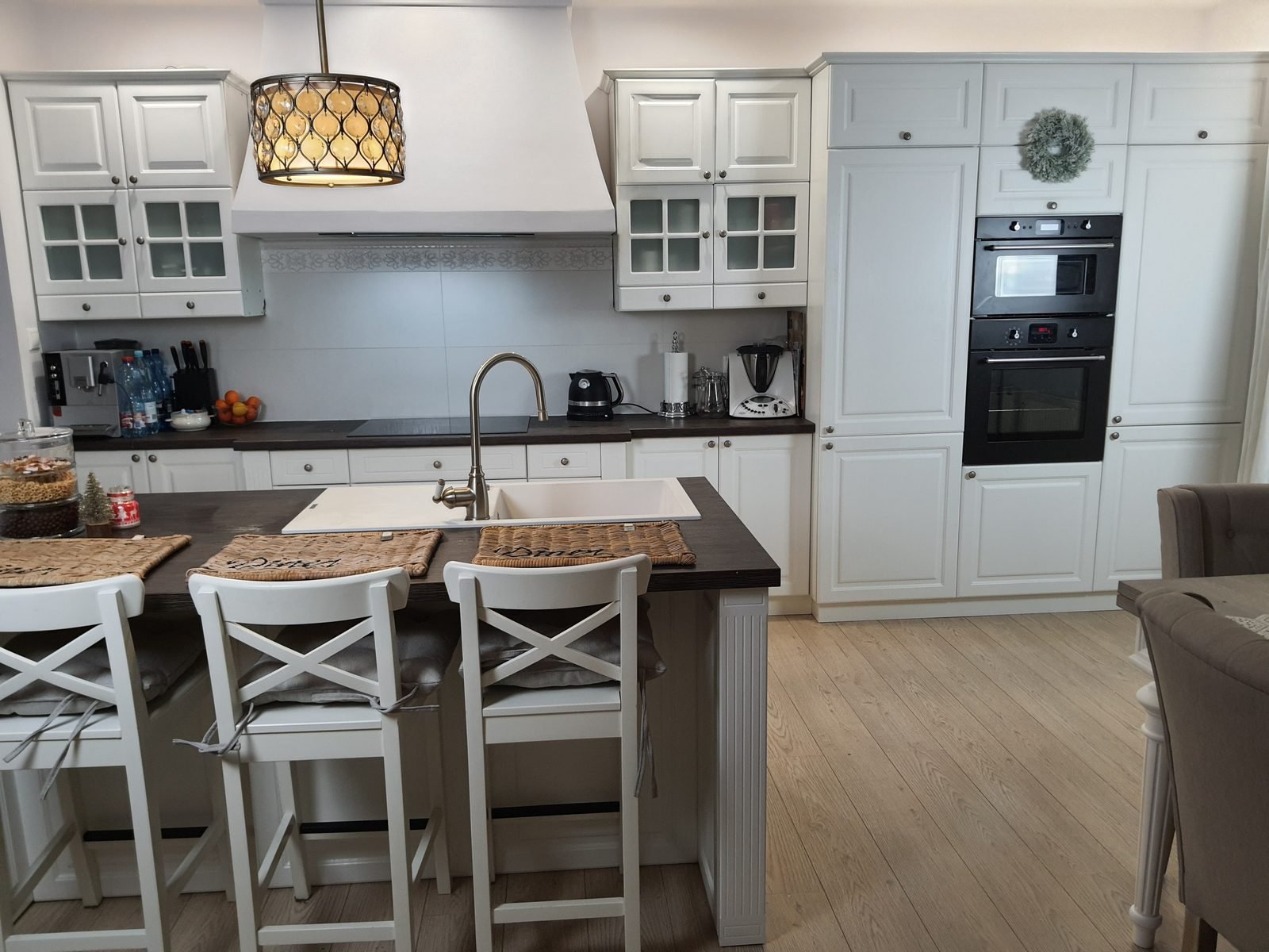 Kuchnia przed home stagingiem